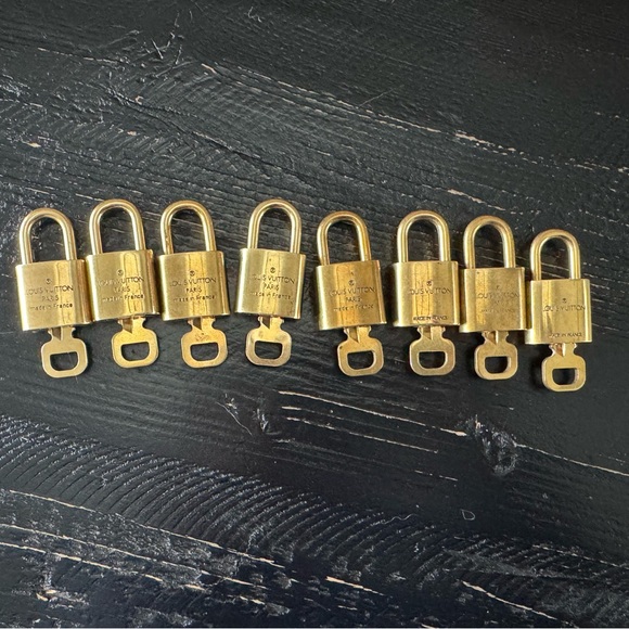 Authentic Louis Vuitton lock and keys. - Picture 3 of 7
